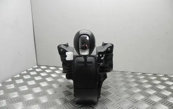 Lexus RX 450H Gear shifter/selector T6294