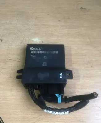 Audi A6 S6 C6 4F Gateway control module 4L0907468B