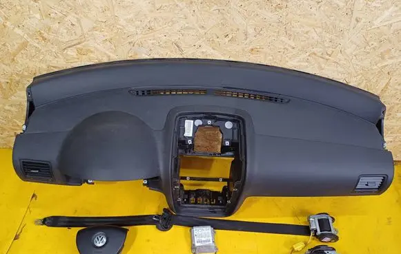 Volkswagen Golf V Dashboard 