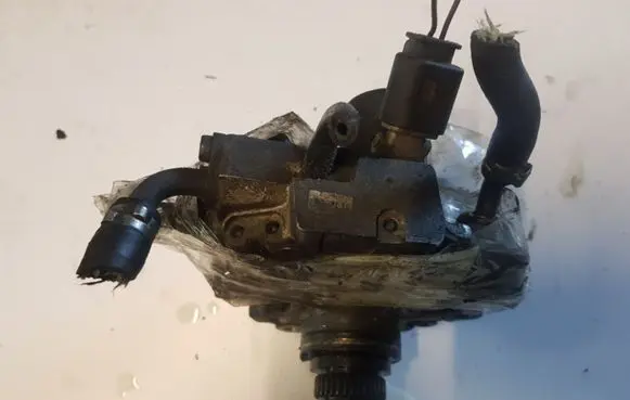 Mercedes-Benz E AMG W212 Fuel injection high pressure pump 28257495