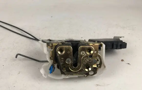 Subaru Forester SG Front door lock 61032SA070