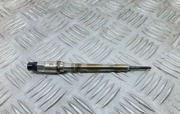 Volkswagen PASSAT B8 Glow plug 03L905061G