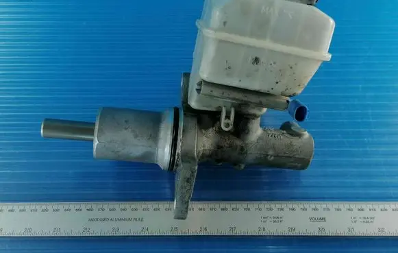 Volkswagen Crafter Master brake cylinder A0004317601 A0024314902 0204051044
