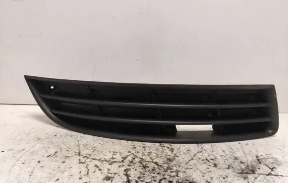Volkswagen PASSAT B6 Front bumper lower grill 3C0853666