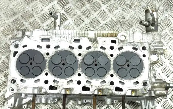 Toyota Avensis T270 Engine head 