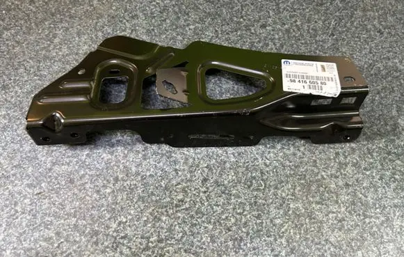 Peugeot 3008 III Fender mounting bracket 9841660580