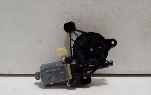 Audi TT TTS RS Mk3 8S Front door window regulator motor 5Q0959802B 0130822716