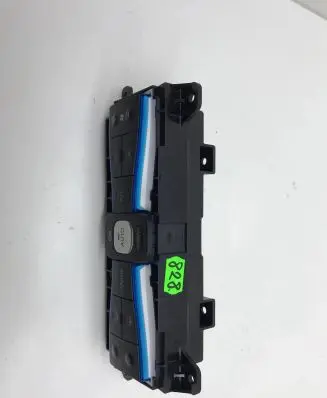 Nissan Leaf I (ZE0) Climate control unit 275003ND0B T1015456F 20216DA1308