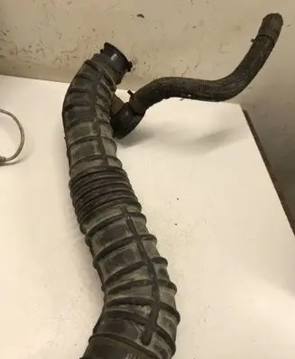 KIA Carens I Air intake hose/pipe K2KB13220