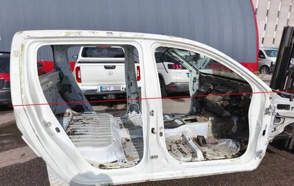 Mitsubishi L200 Roof 