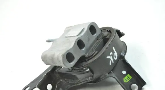 Toyota C-HR I Engine mount bracket