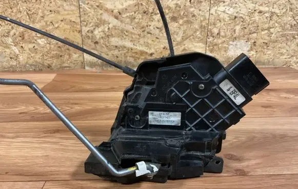 Mazda 3 I Front door lock BP4L58 A00345D 3N6AA21812