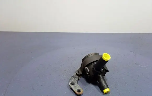 Ford Grand C-MAX Water pump DM58-18C310-AB