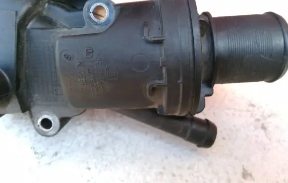 Thermostat/thermostat housing