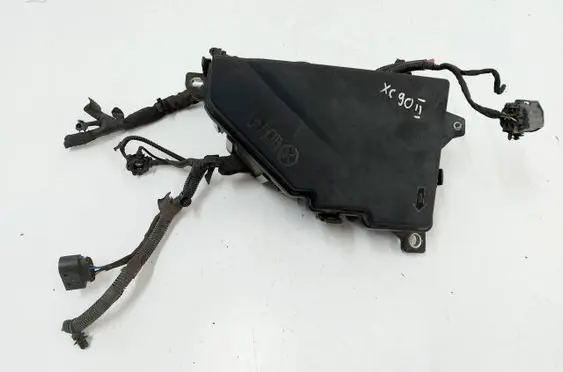 Volvo XC90 Fuse box cover 32212298