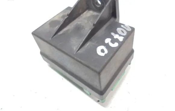 Peugeot 206 CC Glow plug pre-heat relay 9639912580