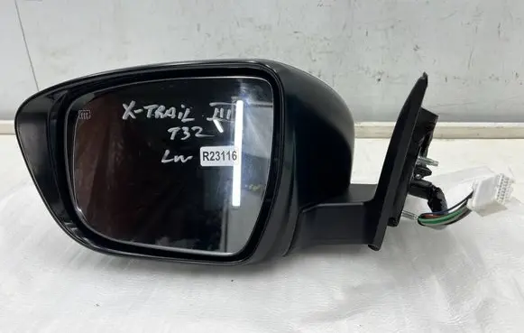 Nissan Rogue Front door electric wing mirror 