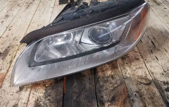 Volvo V70 Headlight/headlamp 31214347