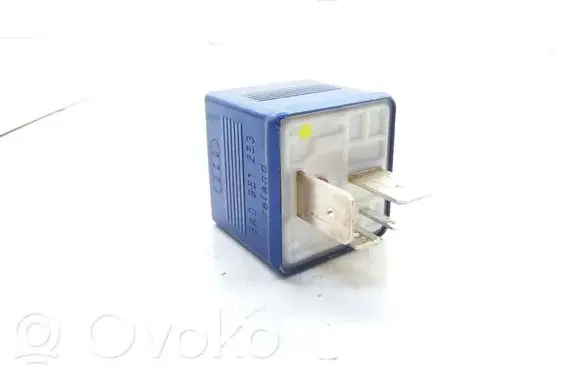 Volkswagen PASSAT B5 Other relay 8A0951253