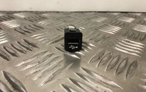 USB socket connector