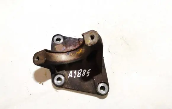 Volvo S40, V40 Engine mounting bracket 9163955