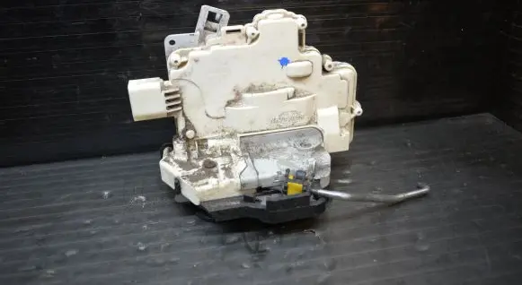 Audi A4 S4 B7 8E 8H Rear door lock 8E0839015