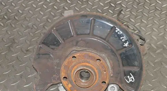 Volkswagen PASSAT B7 Front wheel hub A2078210589
