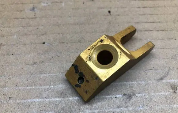 Suzuki Vitara (LY) Fuel Injector clamp holder