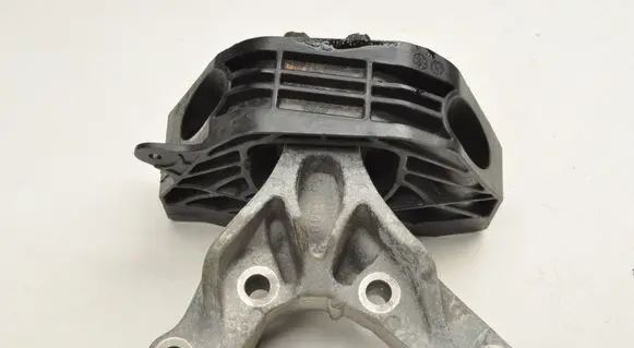 Citroen C4 X Engine mounting bracket 243248