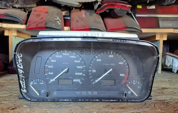 Volkswagen Golf III Speedometer (instrument cluster) 1H6919033M 89652471