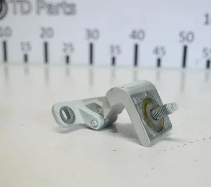 Tailgate/trunk/boot hinge
