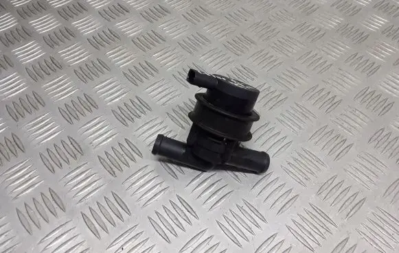 Volkswagen PASSAT B5 Thermostat housing 