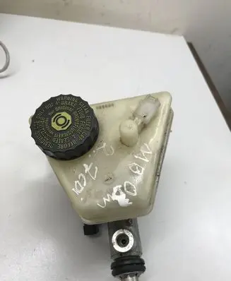 Mercedes-Benz C AMG W203 Master brake cylinder A2034300002