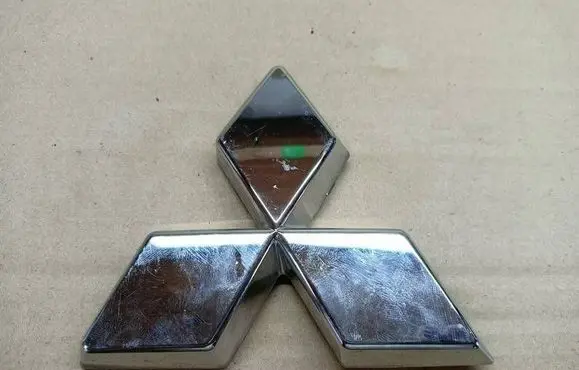 Mitsubishi Outlander Manufacturer badge logo/emblem 7415A733