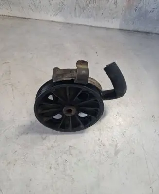 Volvo V70 Power steering pump 8683377