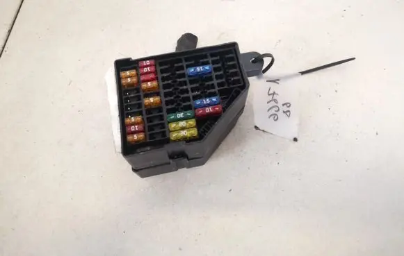 Volkswagen PASSAT B6 Fuse box set 3c0880204c