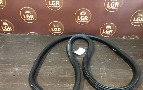Volvo V60 Rubber seal rear door 8952911