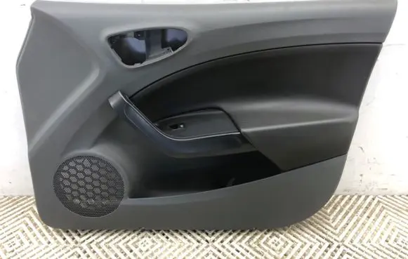 Seat Ibiza IV (6J,6P) Front door card panel trim