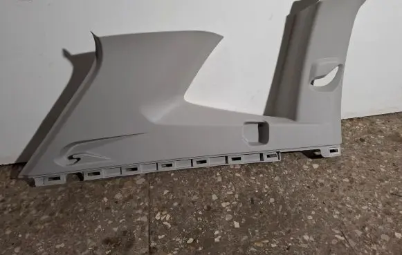(D)pillar trim (top)
