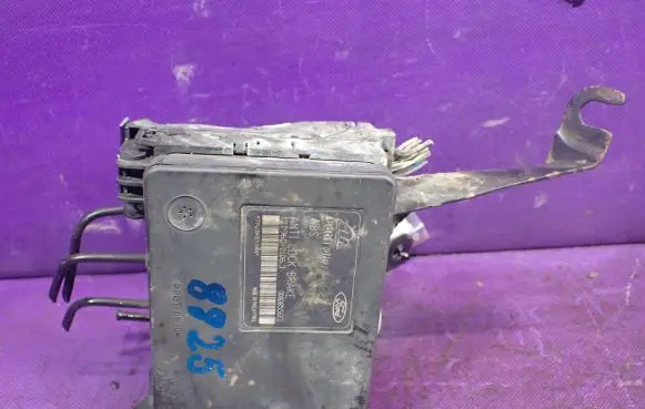 Ford Fiesta ABS Pump 2S61-2M110-CE
