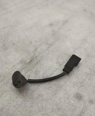 Ford Focus Windshield washer spray nozzle 4M5117666