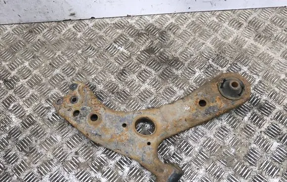 Toyota Prius (XW30) Front lower control arm/wishbone