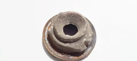 Volkswagen Golf IV Front coil spring rubber mount 1j0512149b