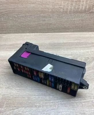 Volkswagen Touran I Fuse box set 1T1970015 0339594662