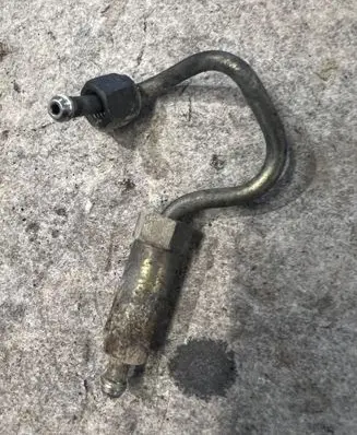 Nissan X-Trail T30 Fuel injector supply line/pipe 
