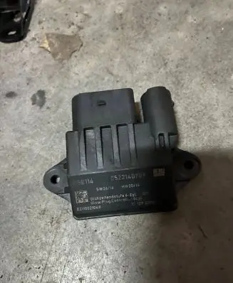Mercedes-Benz R W251 Glow plug pre-heat relay 0522140709 2801707