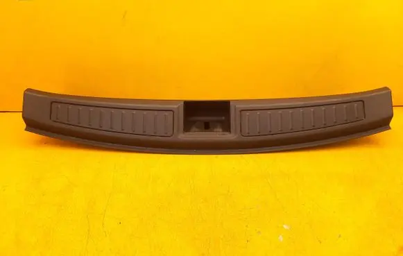 Trunk/boot sill cover protection