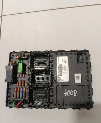 Ford Fiesta Fuse module JU5T15604ECG 3713300231105 F005V02904