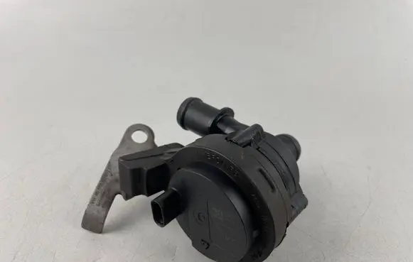 Volkswagen Tiguan Electric auxiliary coolant/water pump 5Q0965567J