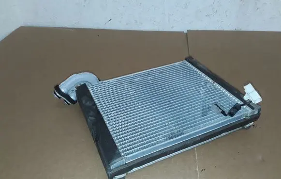 Toyota Verso-S Air conditioning (A/C) radiator (interior) 2063A 08N29